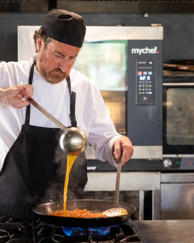 ¿Has probado nuestro 🍚 arroz a banda?

Desde la costa de Moraira, este plato típico se reinventa en las manos de nuestro chef, @artsalvetti 👨🏼‍🍳 Con ingredientes frescos y locales, cada grano cuenta una historia de tradición y esencia alicantina.

#ArrozABanda #SERAWA #CocinaMediterránea #Alicante #Moraira #SERAWAMoraira #chef #arroz #gastronomia #food #foodie #instafood #foodphotography #foodblogger #foodlover #yummy