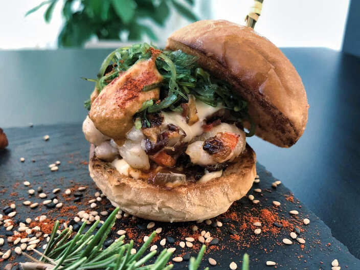 Serawa-hotels-organic-by-serawa-burgers-and-wine-7