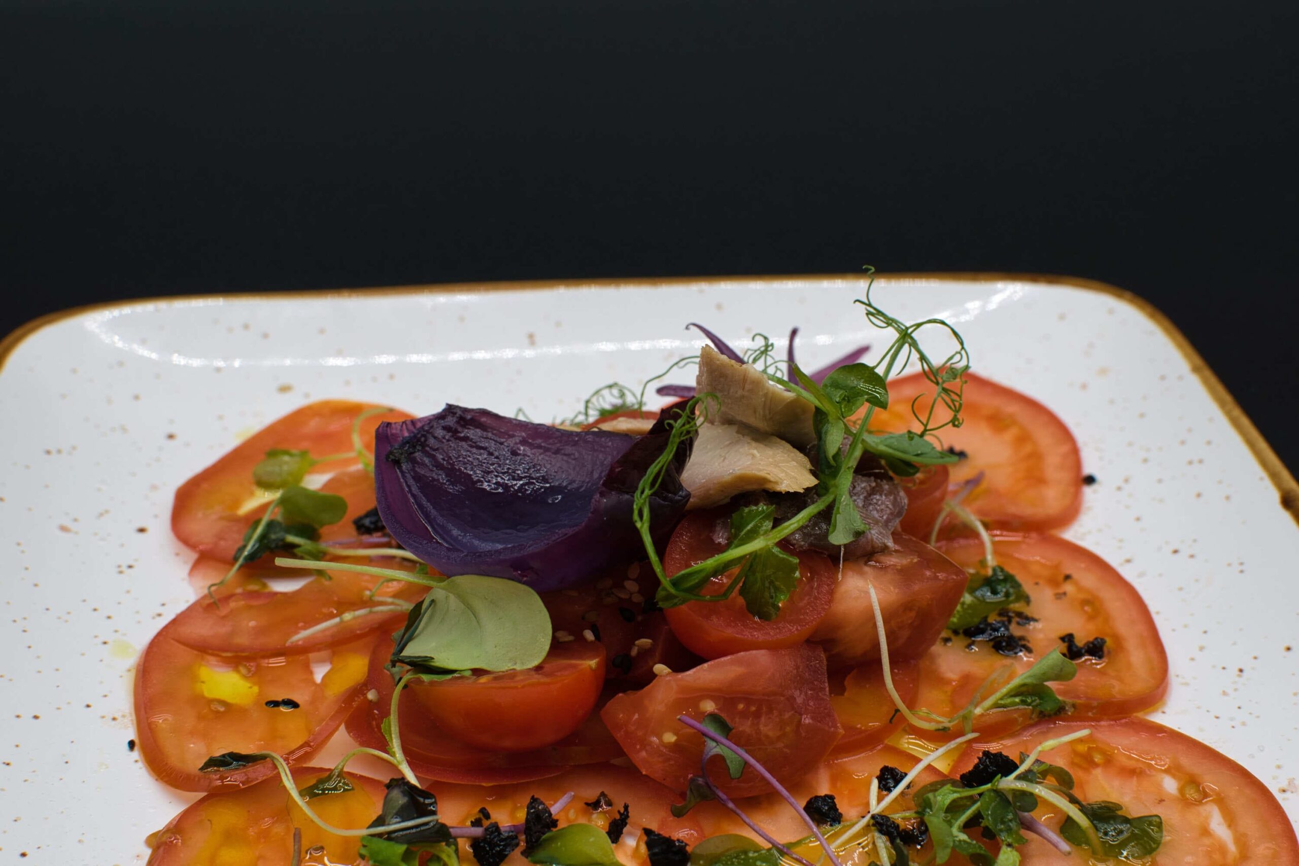 ensalada-de-tomate-con-ventresca-organic-serawa-alicante ensalada-de-tomate-con-ventresca-organic-serawa-alicante